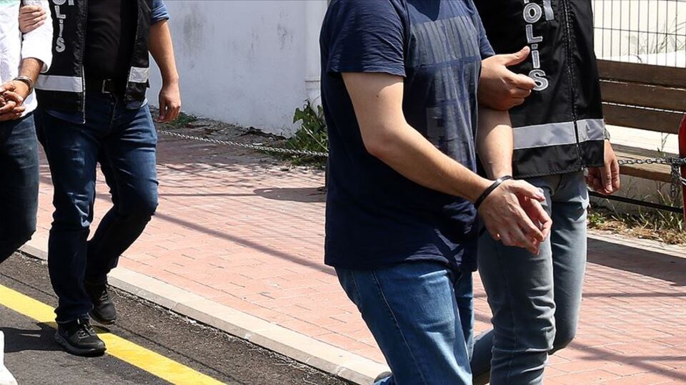 İzmir'de firari 5 hükümlü yakalandı