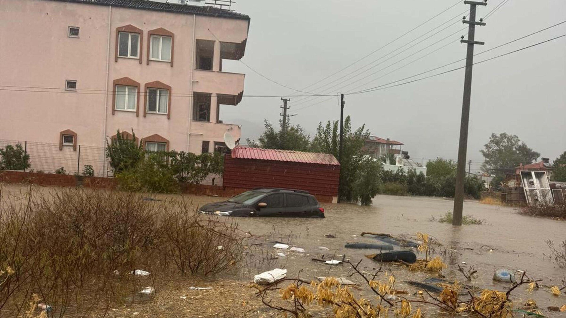 Muğla'da Gökten Adeta Kova Boşaldı! Sel Felaketi Hayatı Felç Etti