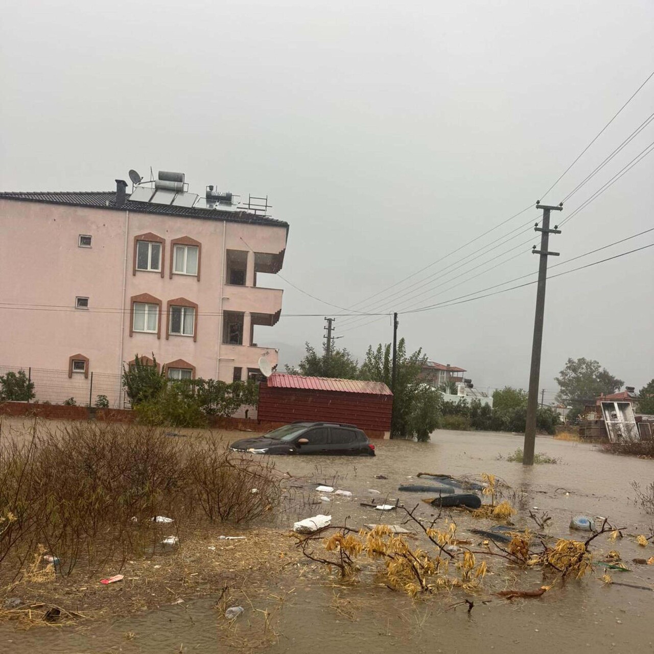 Muğla'da sağanak sonrası sel!