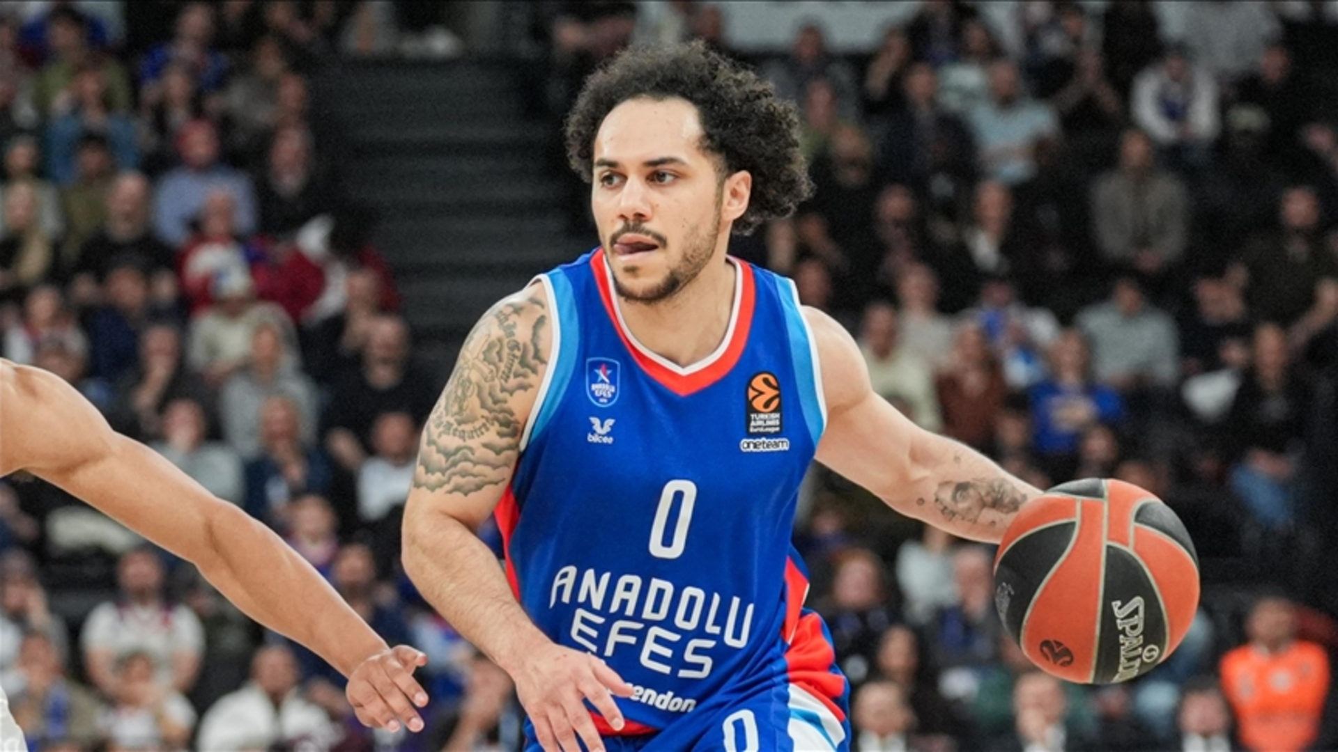 Anadolu Efes, Hapoel Tel Aviv Karşısında Zafere Kilitlendi! EuroLeague'de 2. Hafta Heyecanı Başlıyor