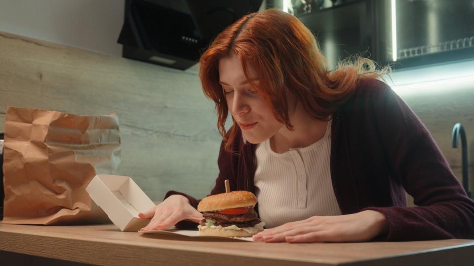 Food Noise: Obeziteyle mücadeleyi sekteye uğratıyor