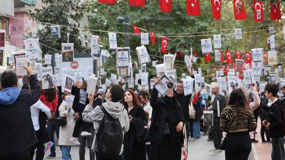 Kocaeli'de ağaçlar kitap açtı