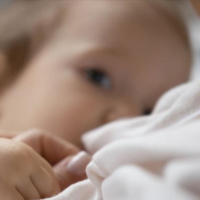 "Emzirmek hem anneyi hem bebeği obeziteden de koruyor"