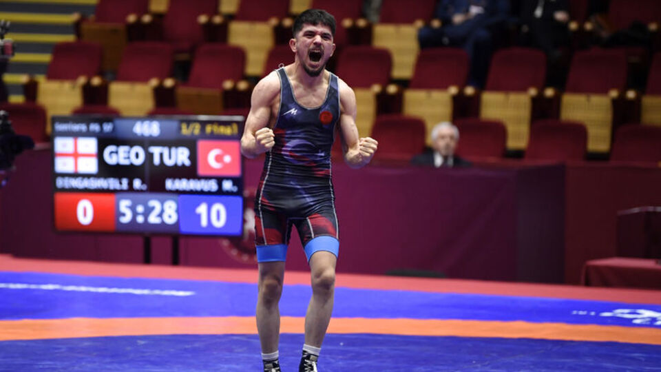 Güreşte bronz sevinci!