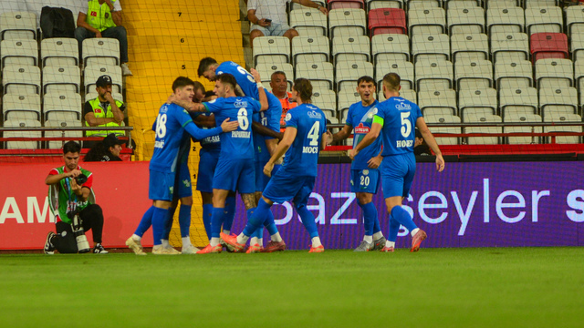 7 gollü maçta kazanan Rizespor!