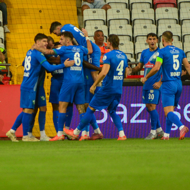7 gollü maçta kazanan Rizespor!