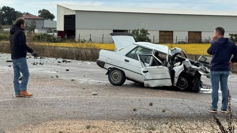 Öğrenci servisi ile otomobil çarpıştı: 2 ölü, 7 yaralı