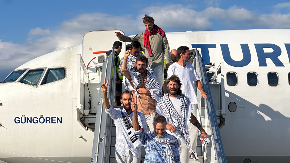 Aktivistler Türkiye'ye getirildi