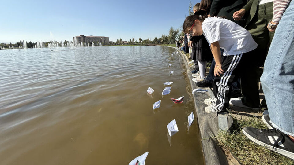 Iğdır'ın göletinde vicdan filosu