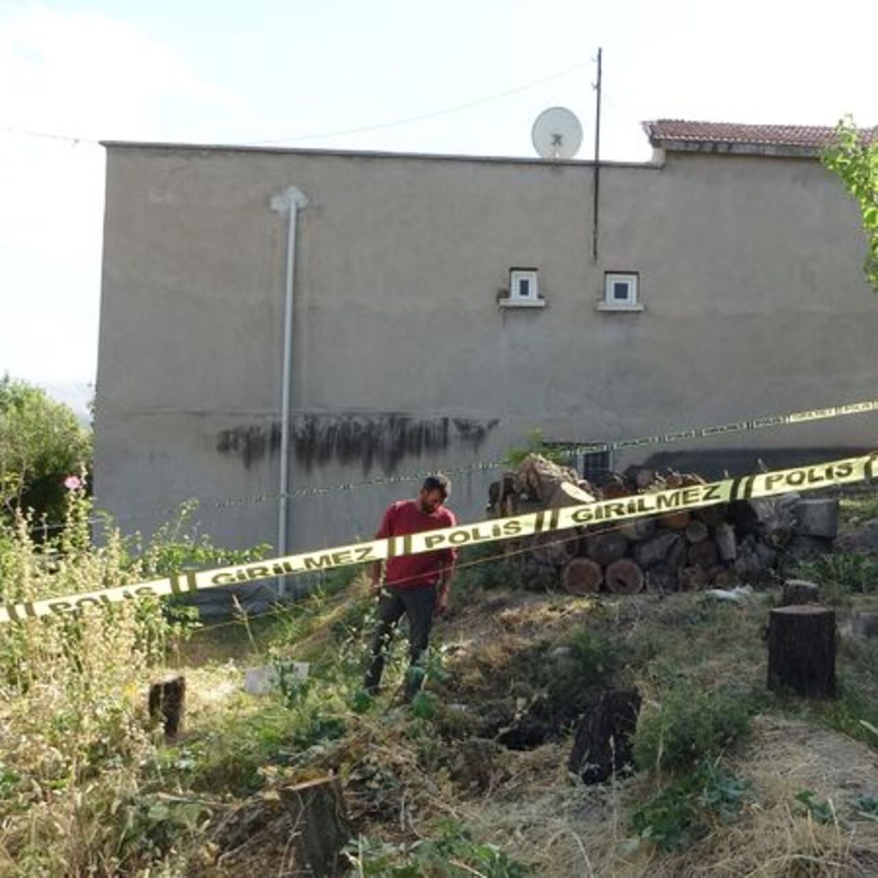 Kayısı bahçesinde obruk oluştu