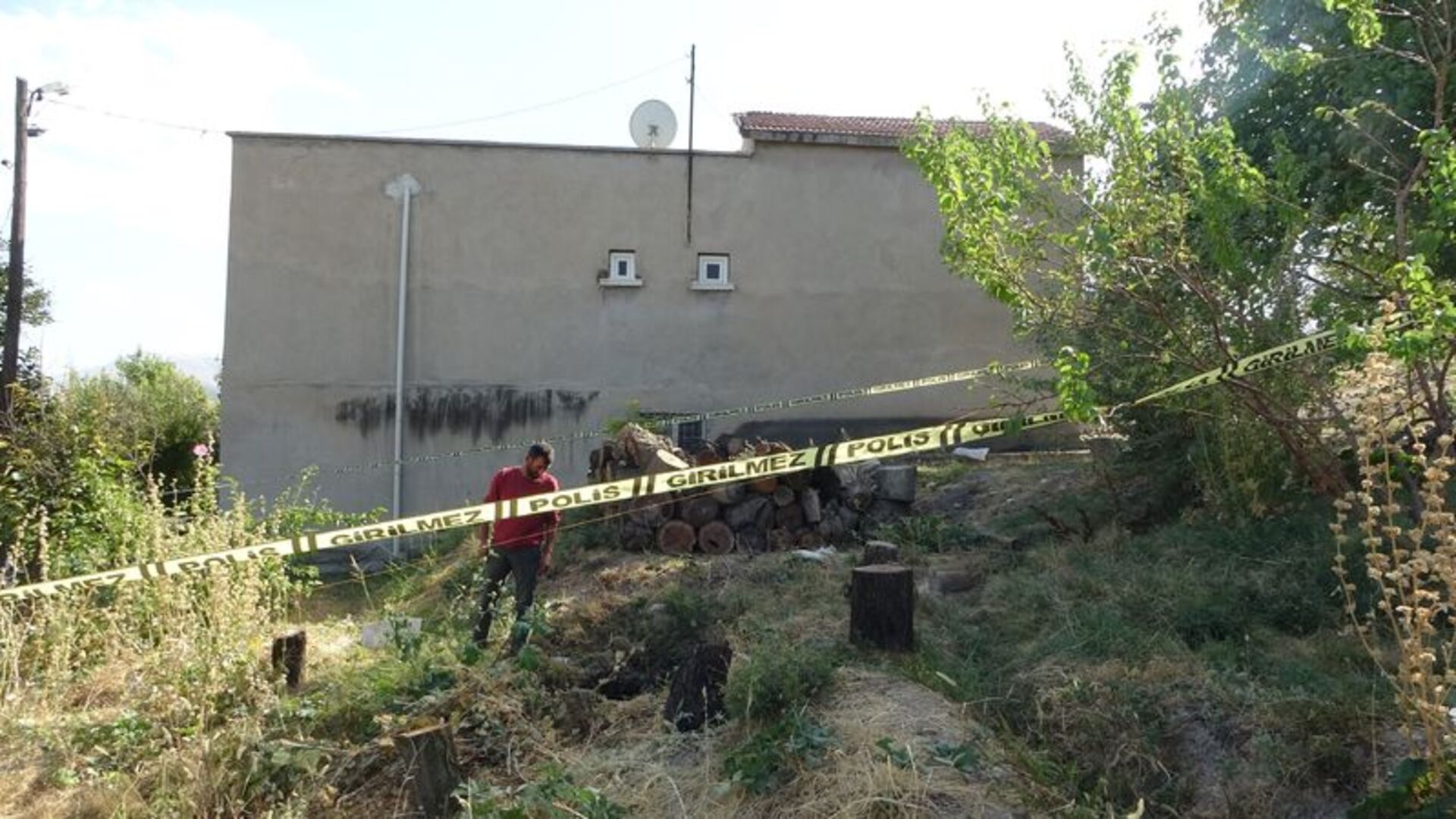 Kayısı bahçesinde obruk oluştu | Son dakika haberleri