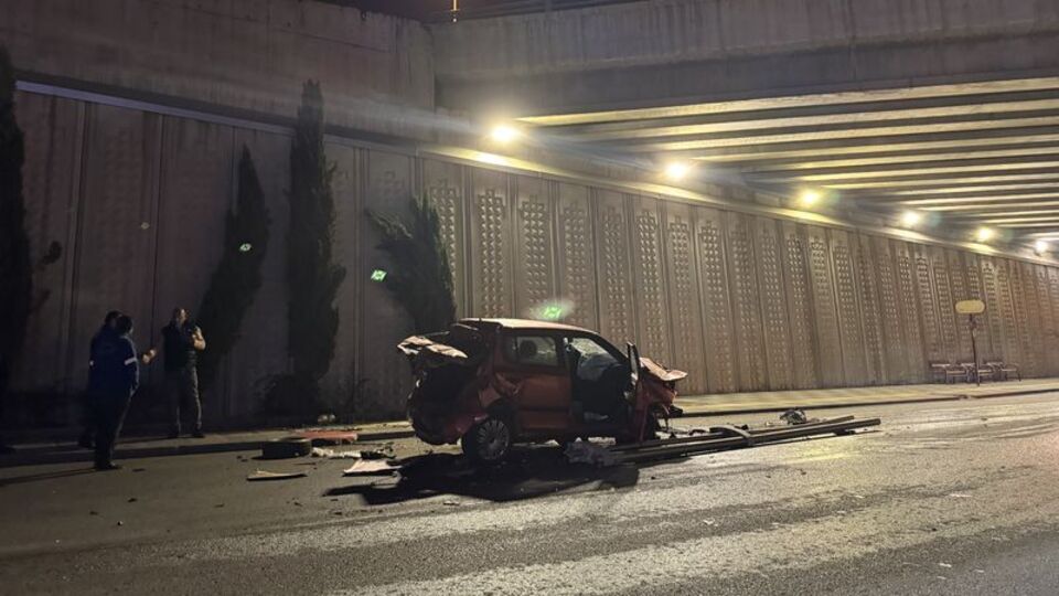 Ankara'da otomobil köprüden düştü