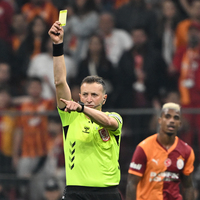 "Hakem 3 tane kırmızı kartı atladı!"
