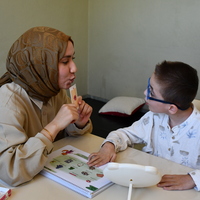 Öğretmenliği bıraktı, kendisini serebral palsili oğluna adadı