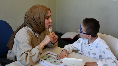 Öğretmenliği bıraktı, kendisini serebral palsili oğluna adadı