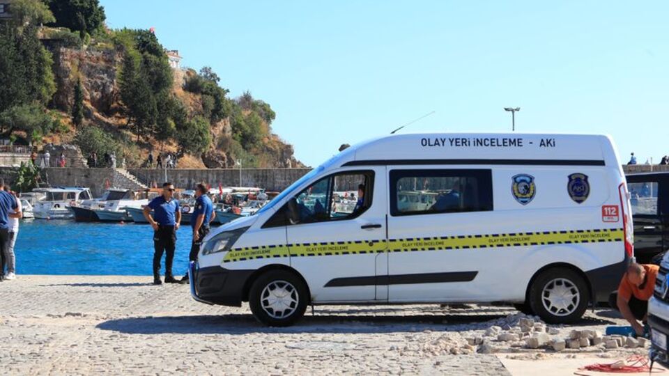 Genç kız falezlerden düştü! Feci ölüm!