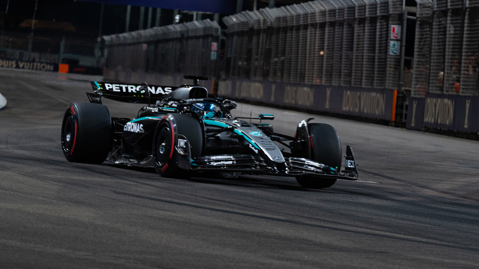 Singapur GP'sinde kazanan Russell!