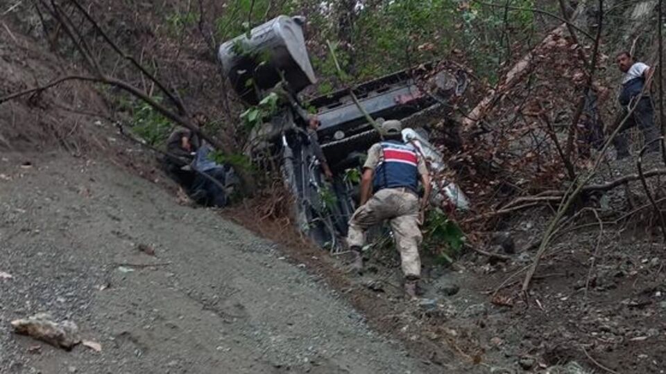 Kepçe uçuruma yuvarlandı: Operatörü öldü