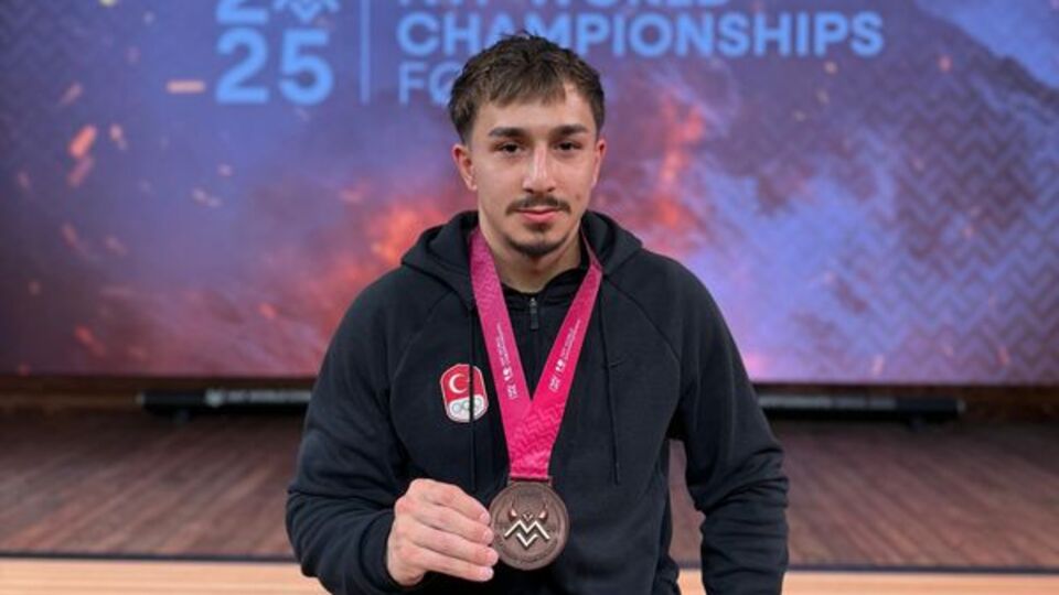 Yusuf Fehmi Genç'ten bronz madalya!