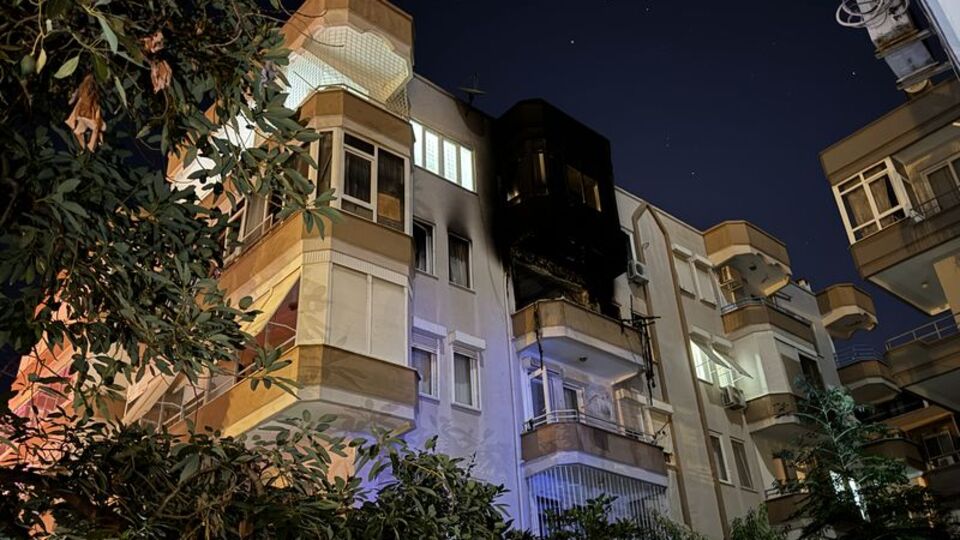 Antalya'da evde yangın: 1 ölü, 1 yaralı