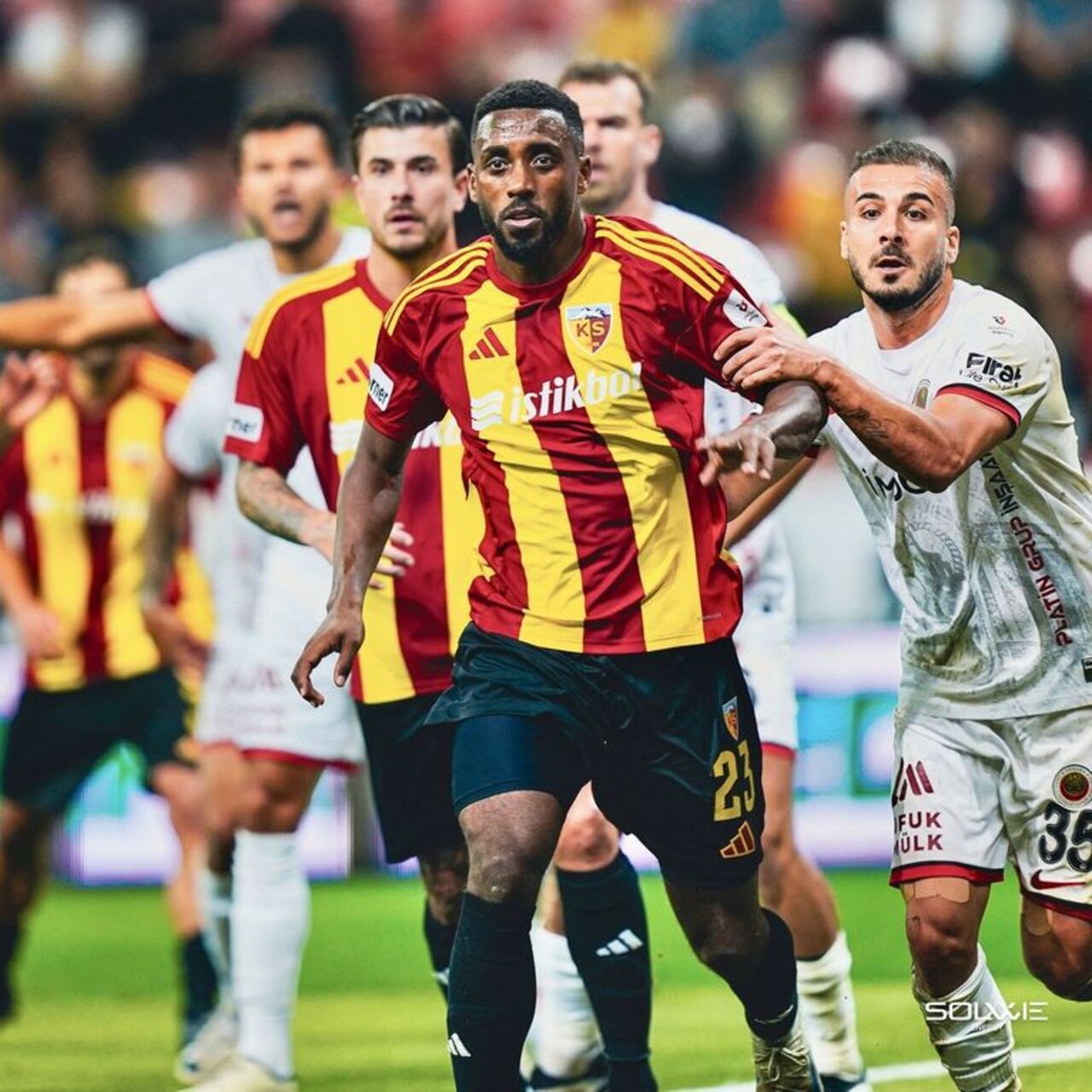 FIFA'dan 2 Süper Lig kulübüne transfer yasağı!