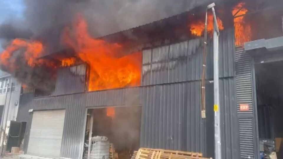 Beylikdüzü'nde fabrika yangın!