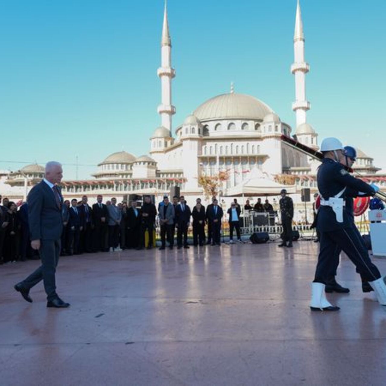 İstanbul Valiliği, kentin kurtuluşunu kutladı