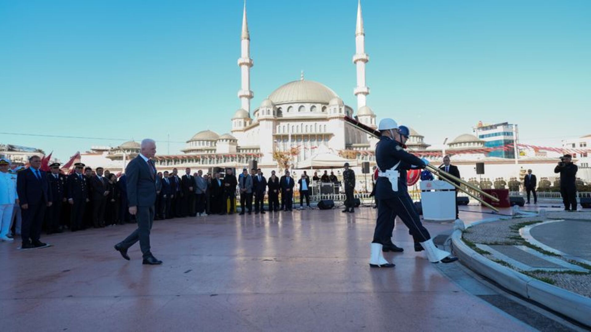İstanbul Valiliği, kentin kurtuluşunu kutladı | Son dakika haberleri