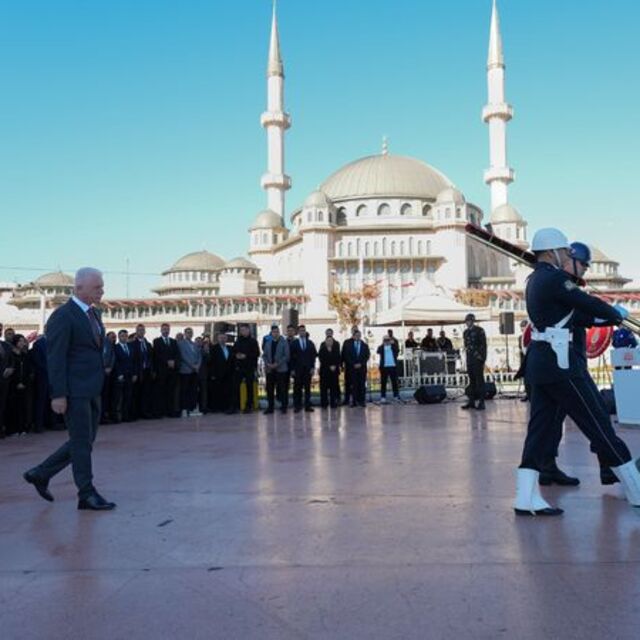 İstanbul Valiliği, kentin kurtuluşunu kutladı