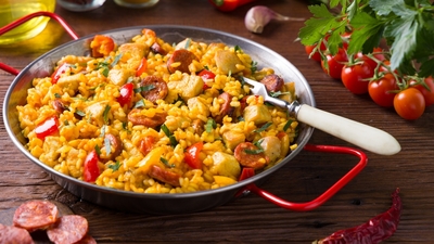 Pilavı kızartan bile var!