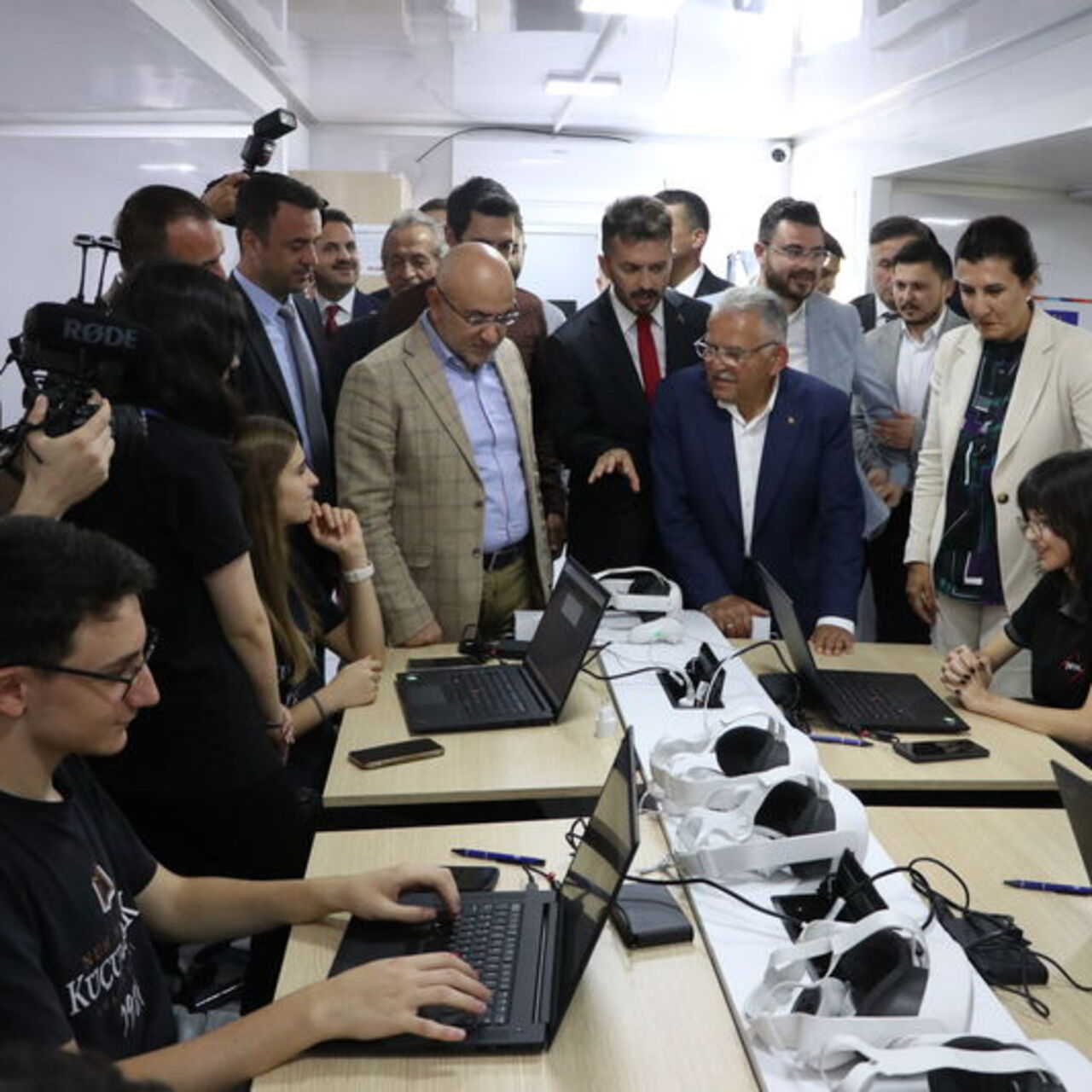 Kayseri'de Mobil Dijital Gençlik Merkezi açıldı