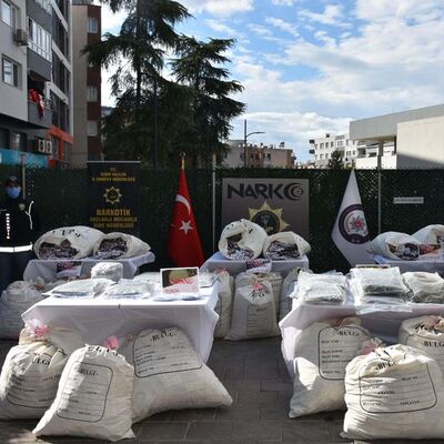İzmir'de rekor miktarda uyuşturucu ele geçirildi