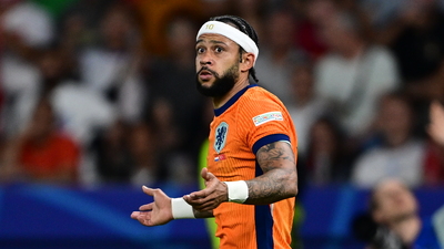 Ünlü futbolcunun pasaportu çalındı!