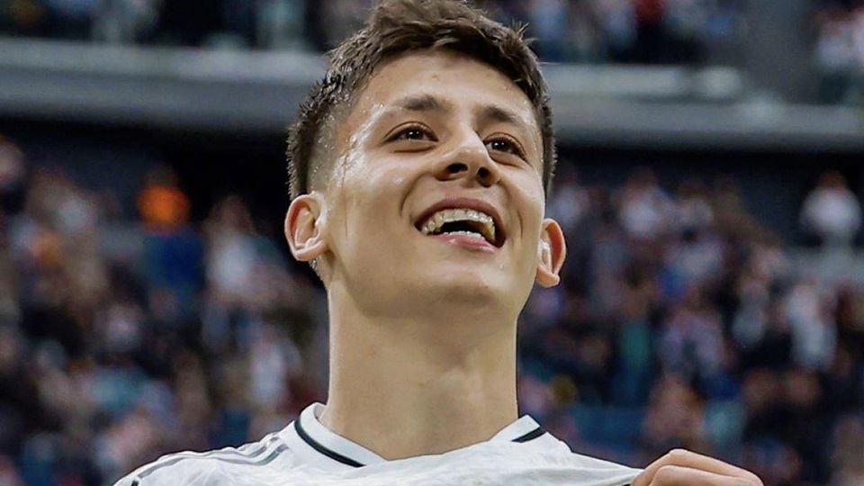 İspanya sokaklarını Selda Bağcan'la turladı