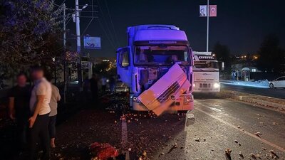 Batman'da 2 TIR çarpıştı: 1 ölü, 1 yaralı