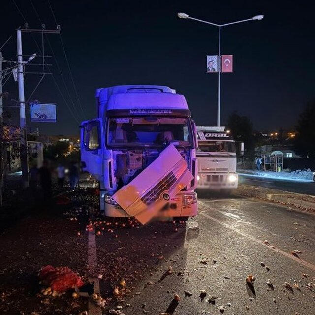 Batman'da 2 TIR çarpıştı: 1 ölü, 1 yaralı