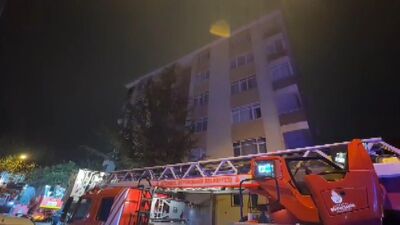 Kadıköy'de 5 katlı binada yangın paniği!