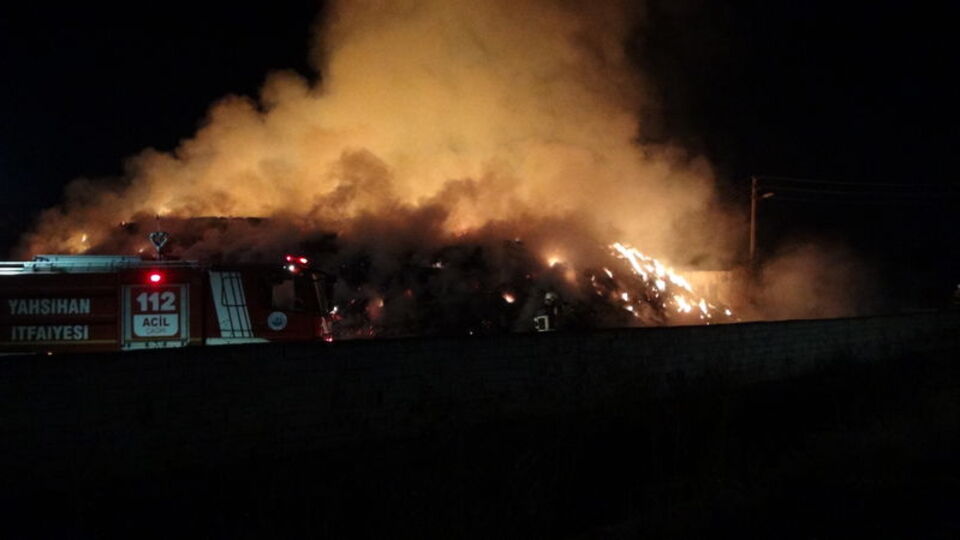 Kırıkkale'de 600 tonluk saman balyasında yangın