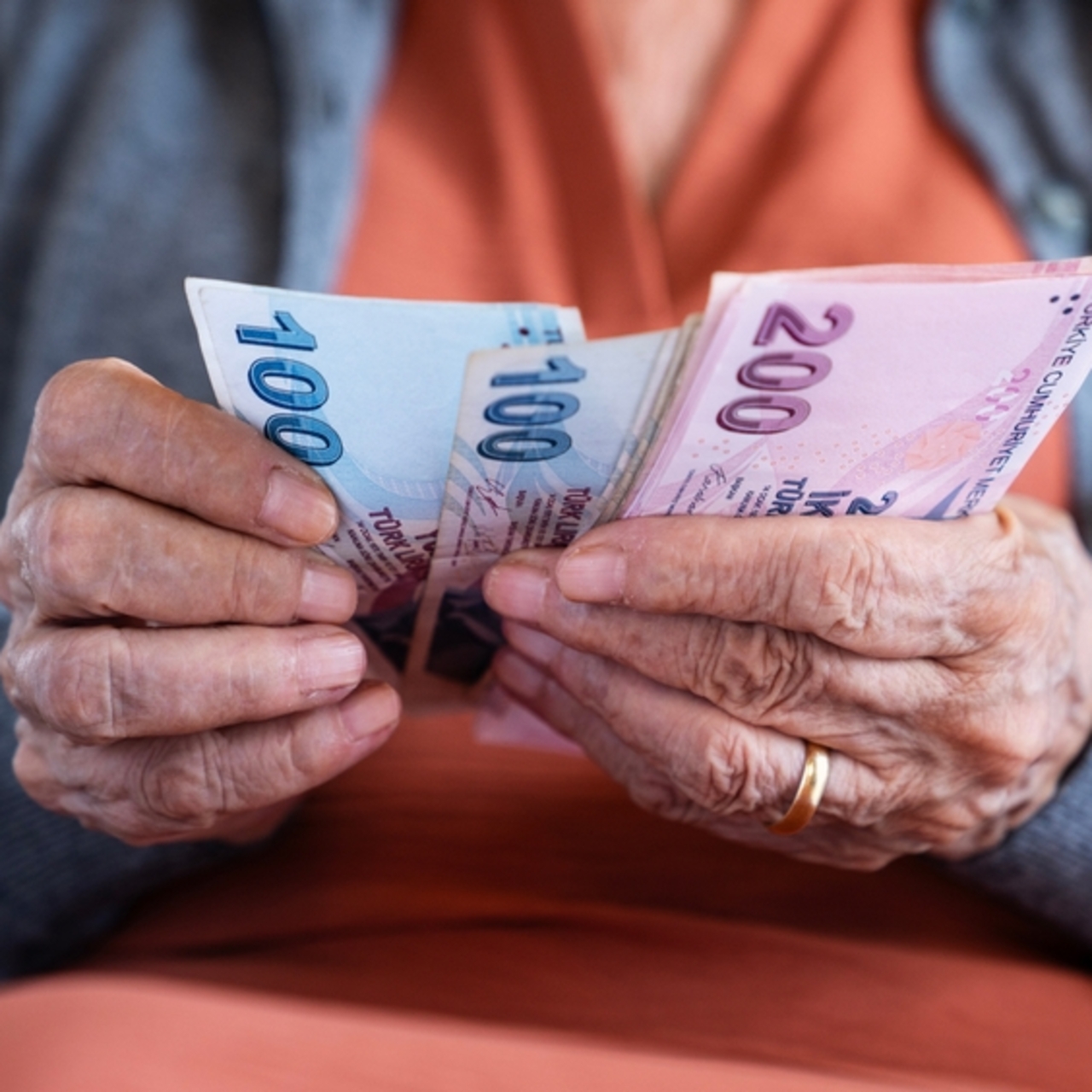 Ocak'ta memur-emekli yüzde kaç zam alacak?