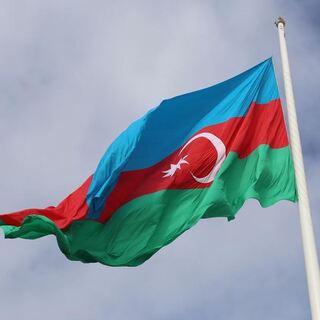 'Bayraklar yarıya indirildi' iddiası yalanlandı