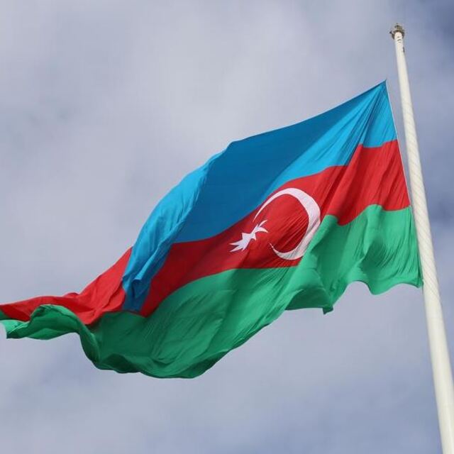 'Bayraklar yarıya indirildi' iddiası yalanlandı