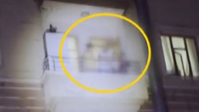 3 çocuğunu bıçakla rehin aldı!