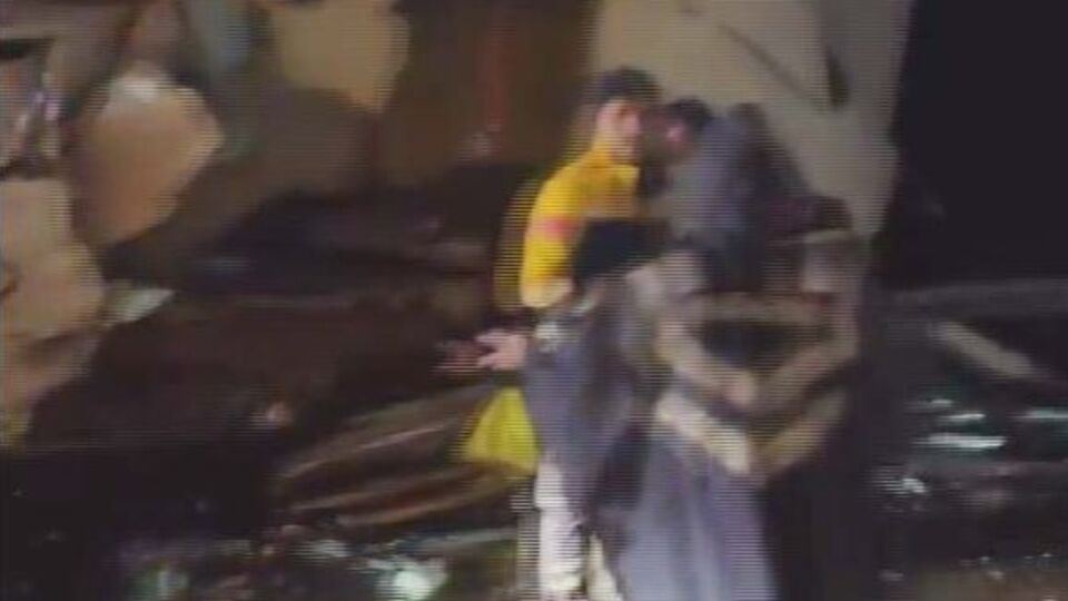 Kamyonet ile TIR çarpıştı: 1 ölü, 2 yaralı