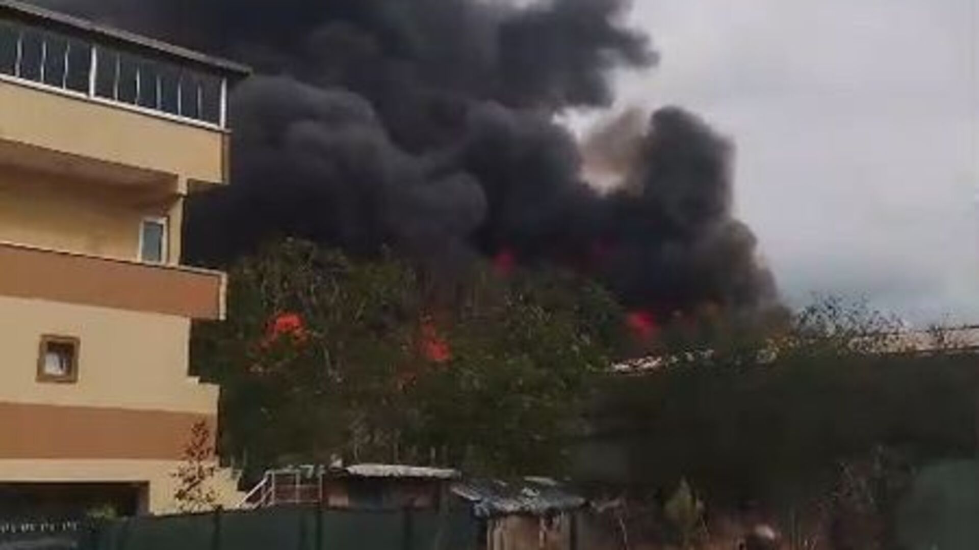 İstanbul Ataşehir'de fabrika yangını | SON DAKİKA HABERİ | Son dakika haberleri