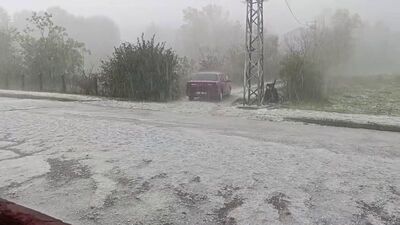 Kent beyaza büründü! Kar değil dolu!