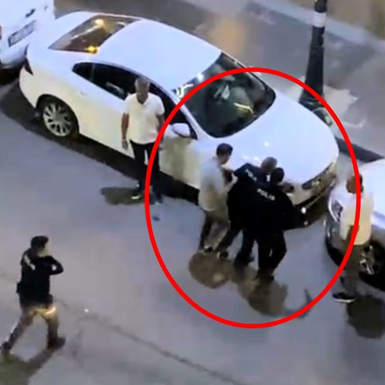 Silahlı ve bıçaklı kavga: 1’i polis 8 yaralı
