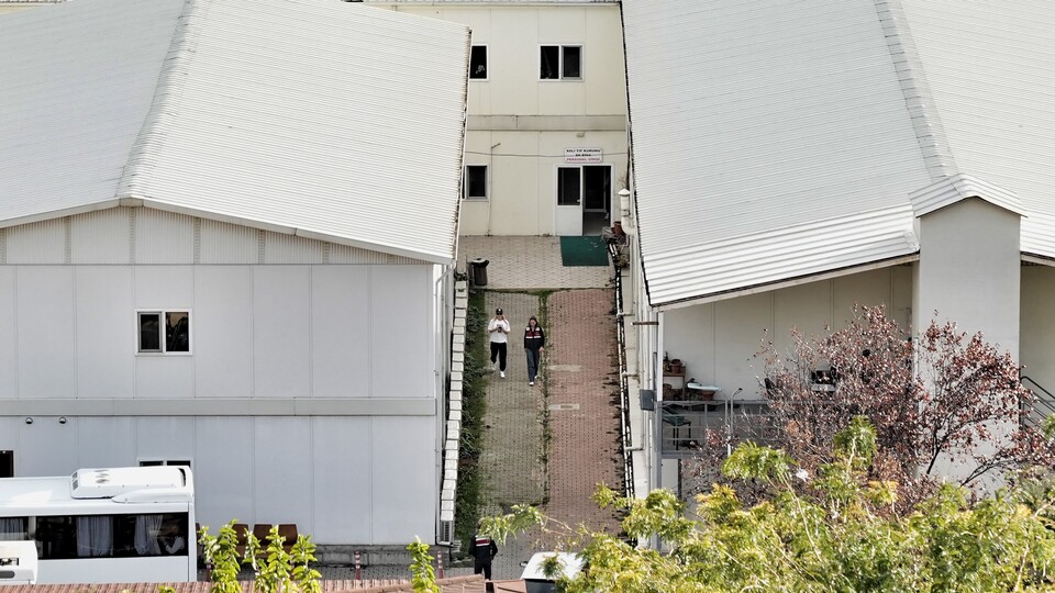 Ünlü isimlere uyuşturucu operasyonu!