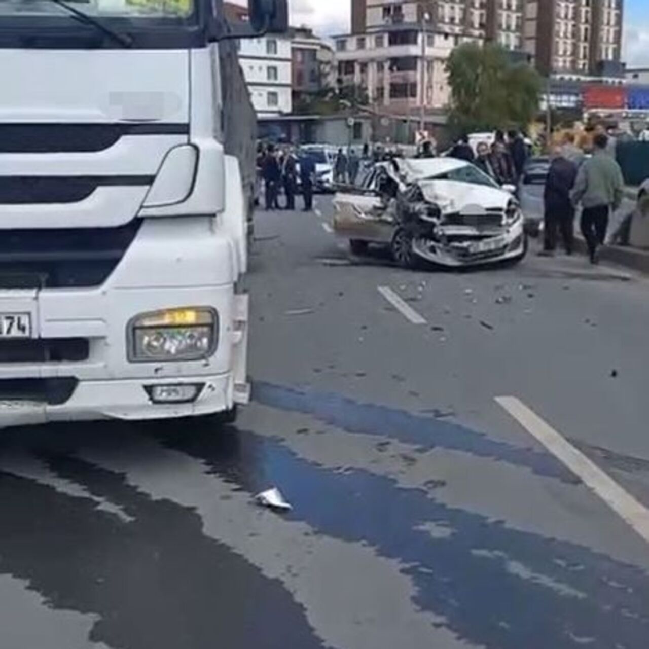 TIR'a arkadan çarptı! Anne öldü baba ve çocuk yaralı! | Flaş Gelişme