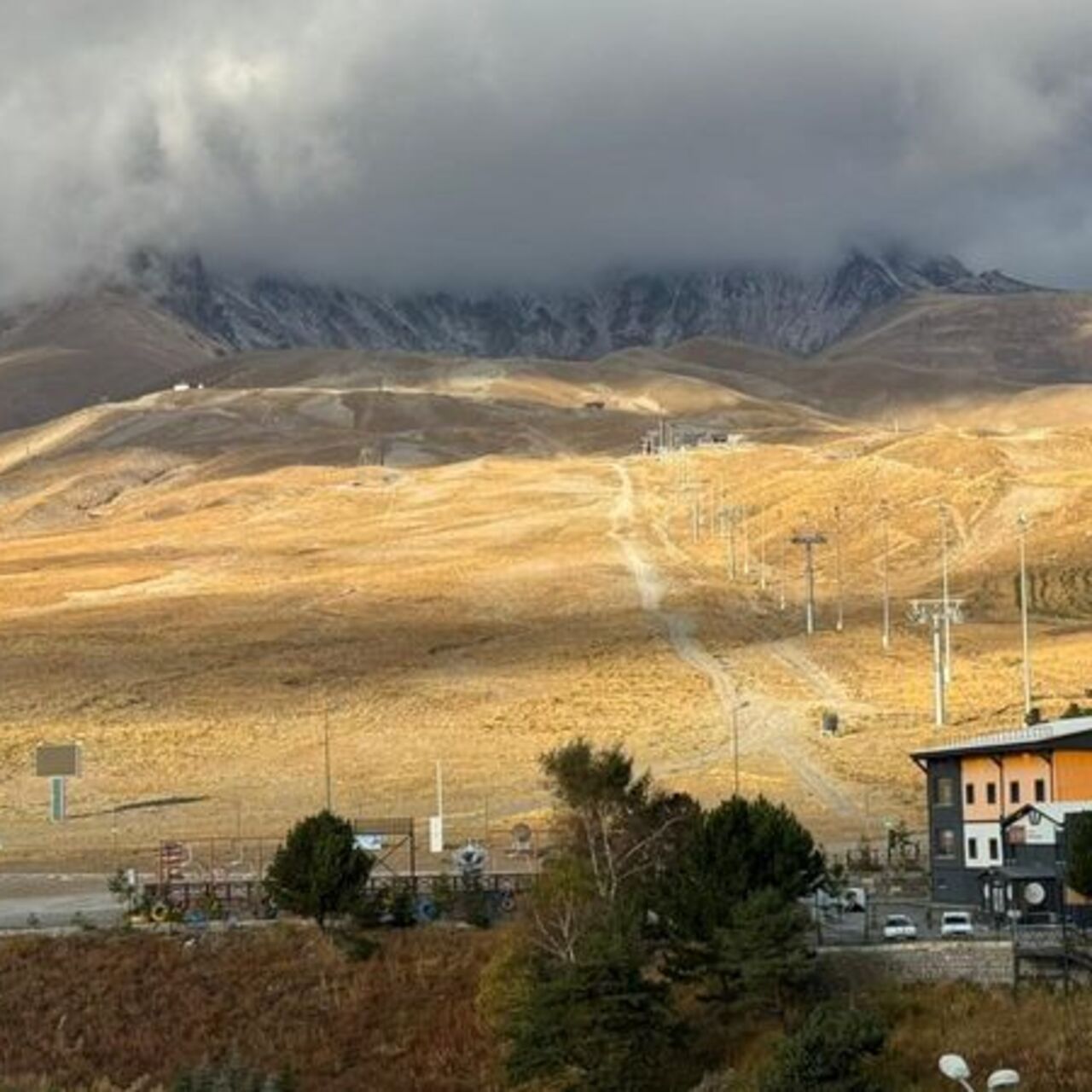 Erciyes'te yılın ilk kar yağışı