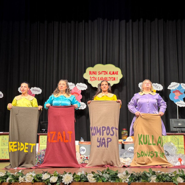 Kocaeli'de tiyatro ile "Sıfır Atık" bilinci
